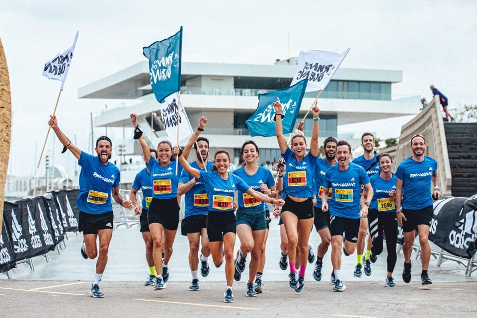 València reúne a cientos de corredores y corredoras para luchar contra la contaminación en los océanos.